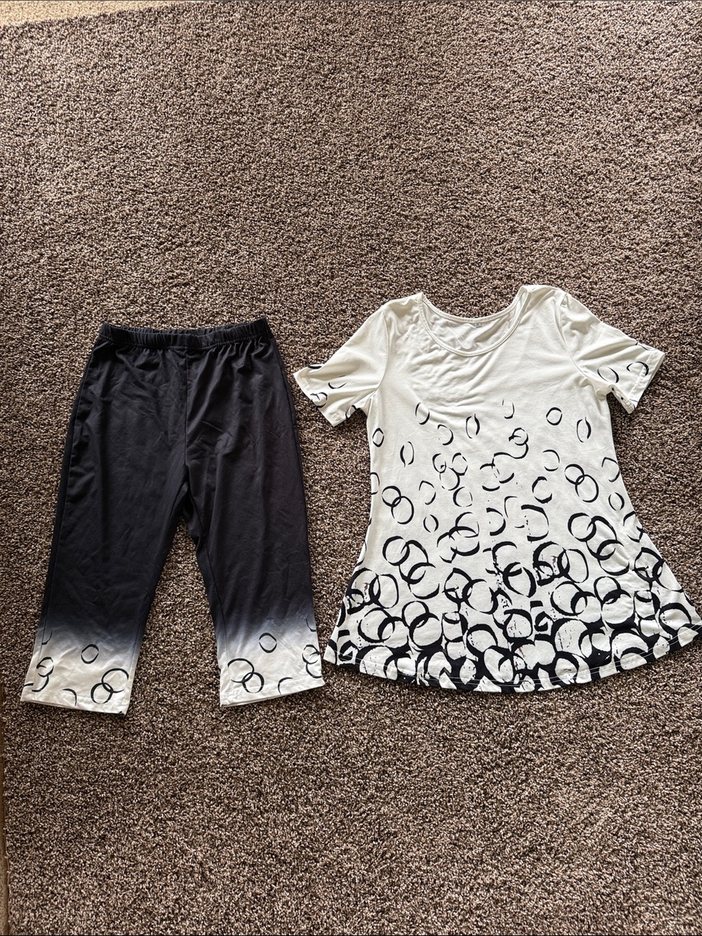 Women's Black & White Printed Tunic and Capri Set